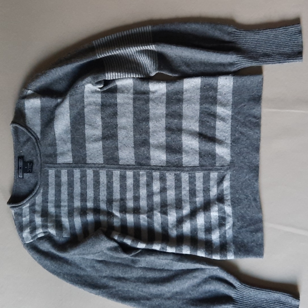 Lauren Hansen size small crew neck cashmere sweater